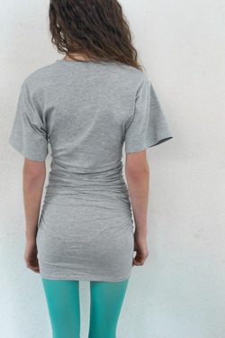 ZARA КОРОТКОЕ ПЛАТЬЕ СО СБОРКАМИ, СЕРЫЙ МЕЛАНЖ