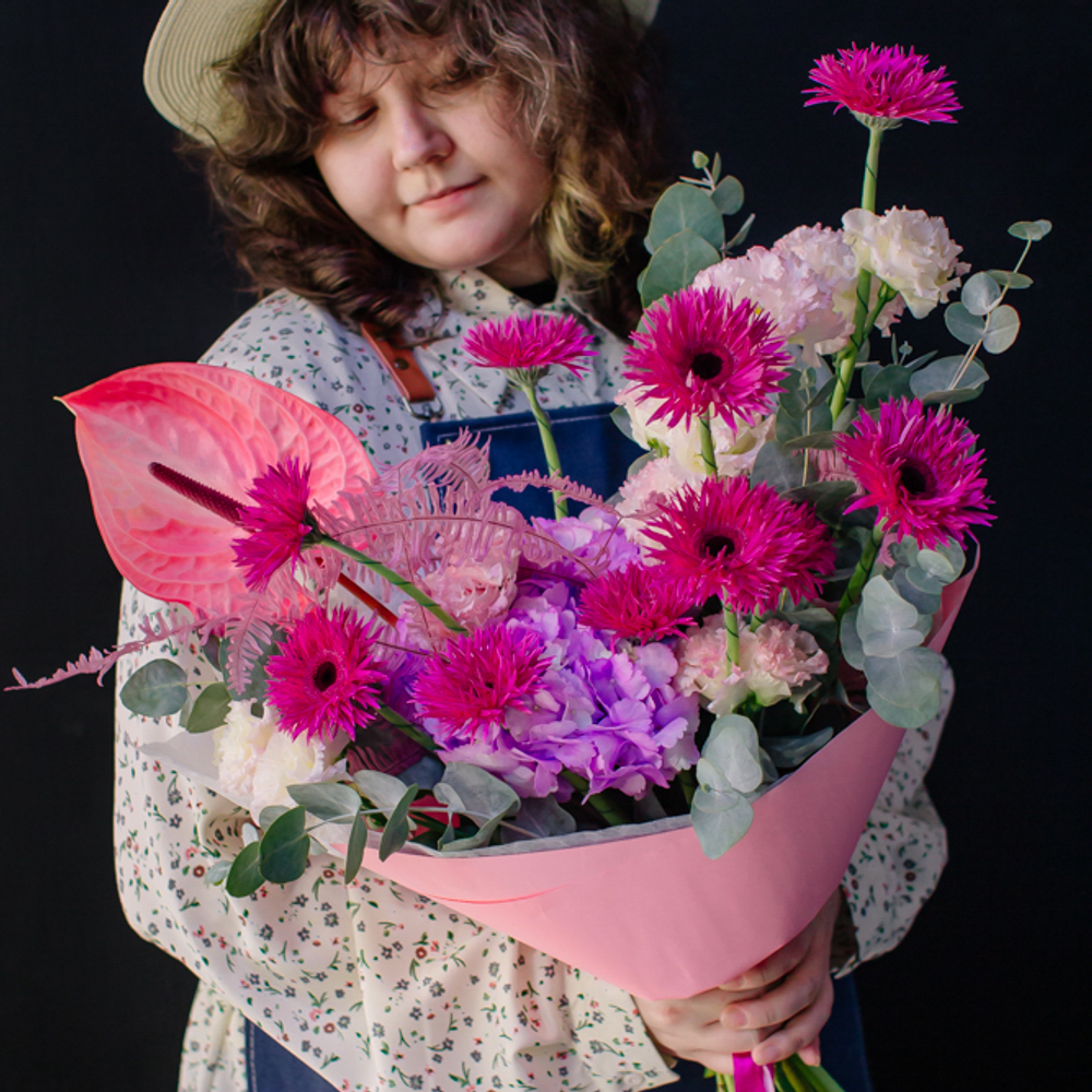 31. Стильный объемный букет с антуриумом