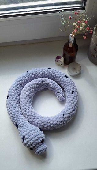 Вязаная игрушка ручной работы "Змея"