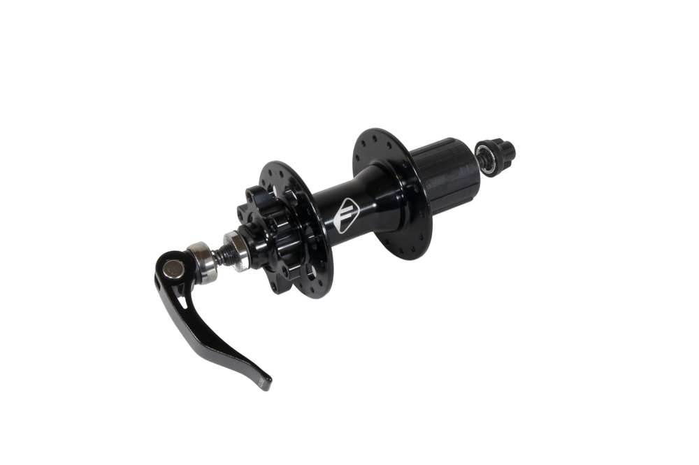 Втулка задняя FORMULA ROAD DISC, алюм., под Disk, 6 б., под касc 10/11 ск. эксц, 28 отв, ось 135x145