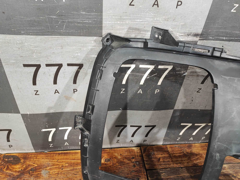 Кронштейн решетки радиатора правый Hyundai Staria (US4) 21-нв Б/У Оригинал 86368CG600