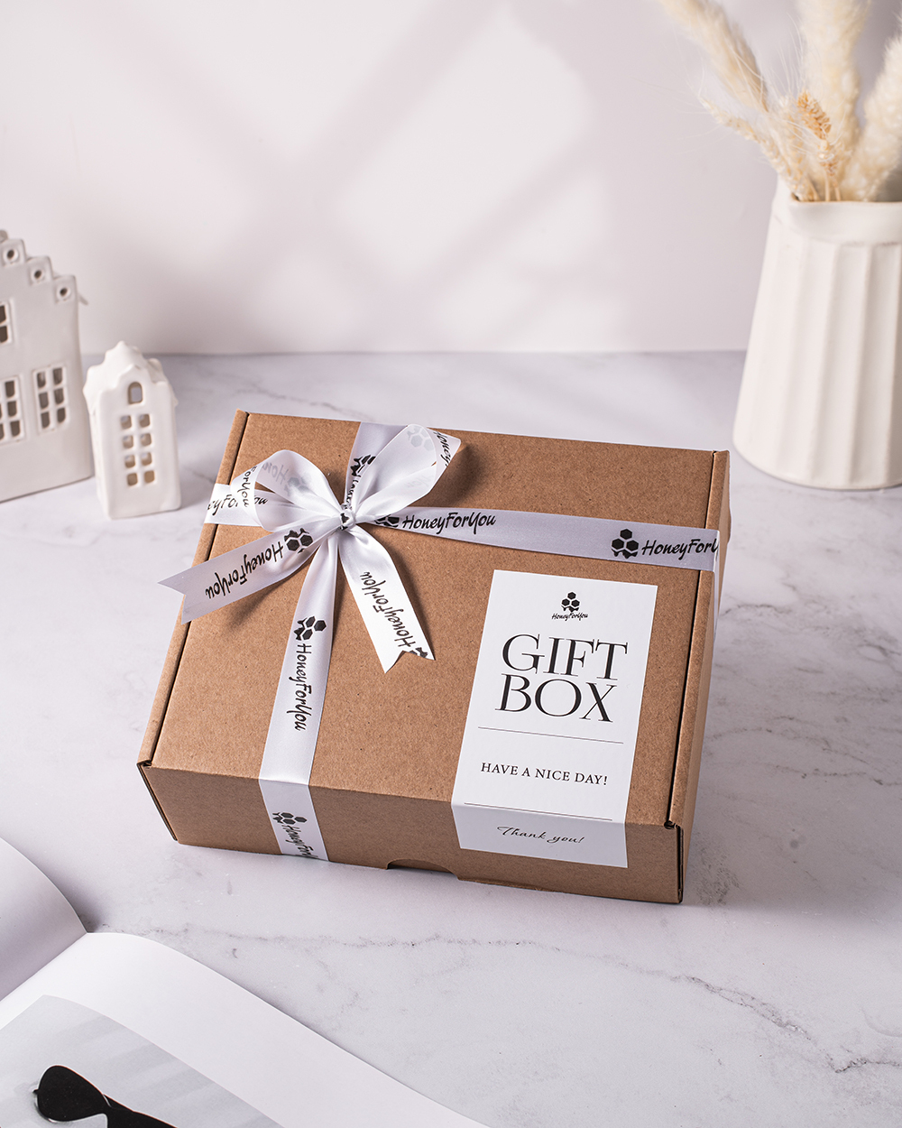 Подарочный набор с медом, свечами и орехами