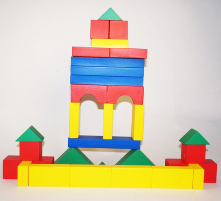 Конструктор детский настольный из дерева. Модель «Строитель» - 32 элемента