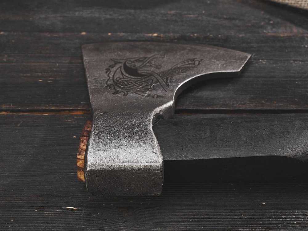 Топор "Дракон Драккара", рукоять комель берёзы (морилка)