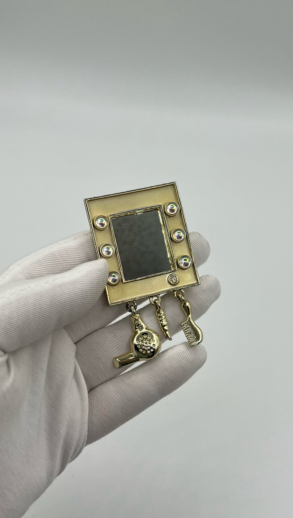 Брошь с зеркалом AJC