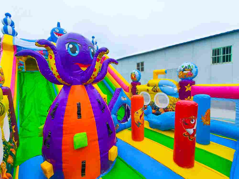 Коммерческий надувной батут с горкой «В гостях у моря 3» 9*5*5 м