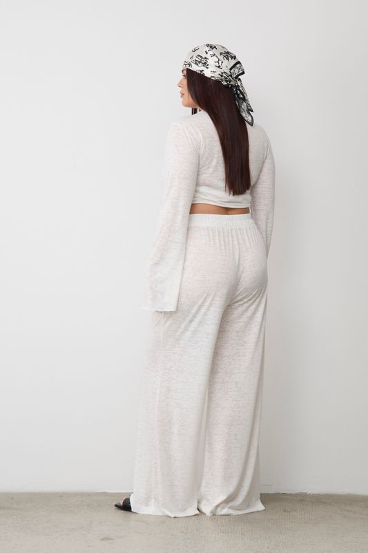 Костюм из тонкого трикотажа, молочный