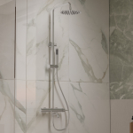 Душевая стойка Vincea Villa VSFS-1VL1CH с изливом, 25см верх. душ из нерж. стали, хром