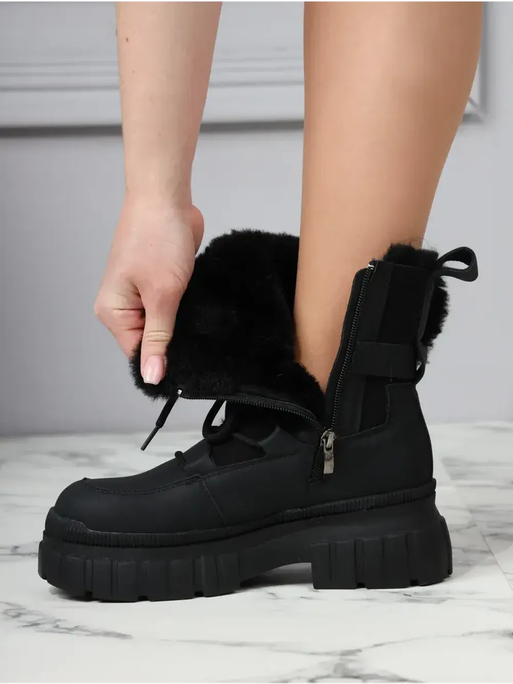 Зимние ботинки на высокой платформе