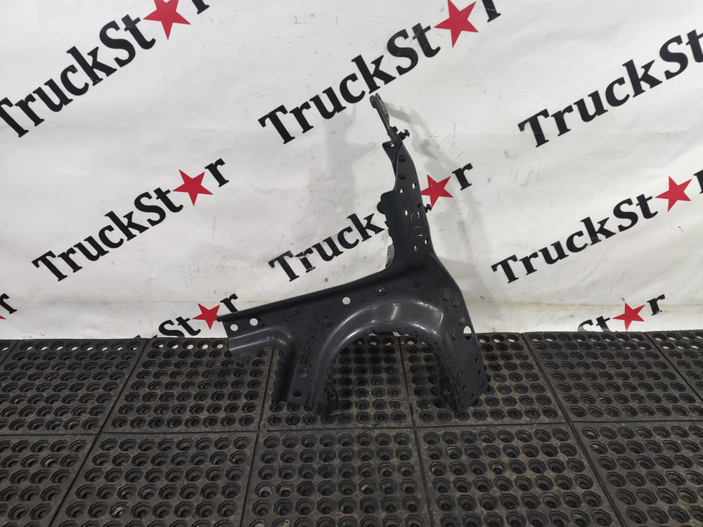 Кронштейн подножки правой 2020г.