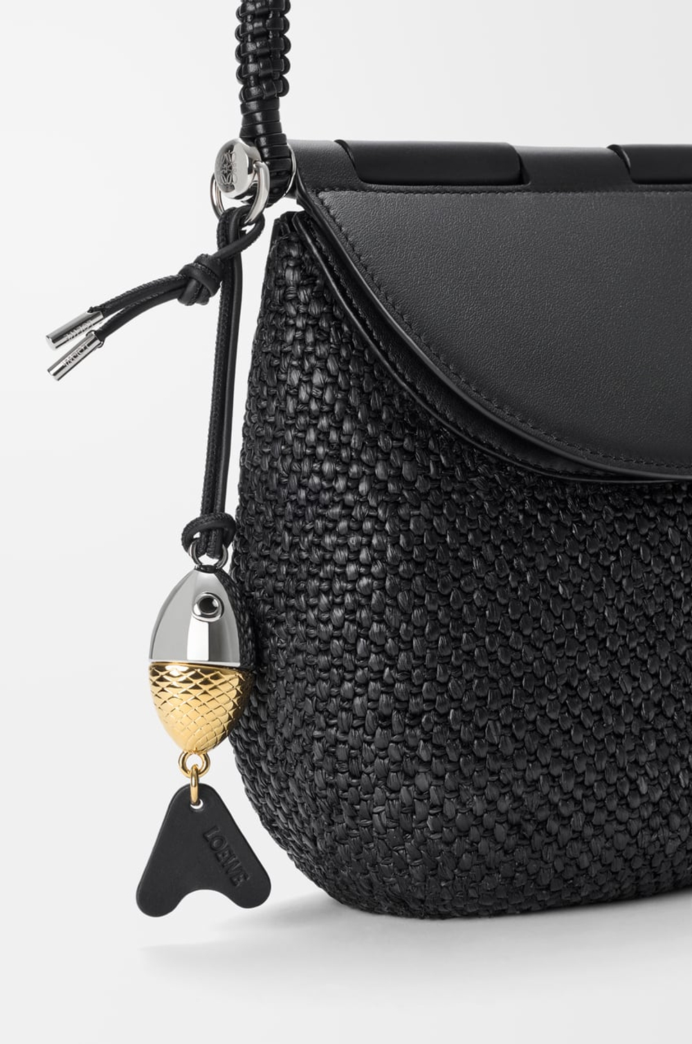 Loewe Средняя сумка Pescador из рафии и телячьей кожи, черный