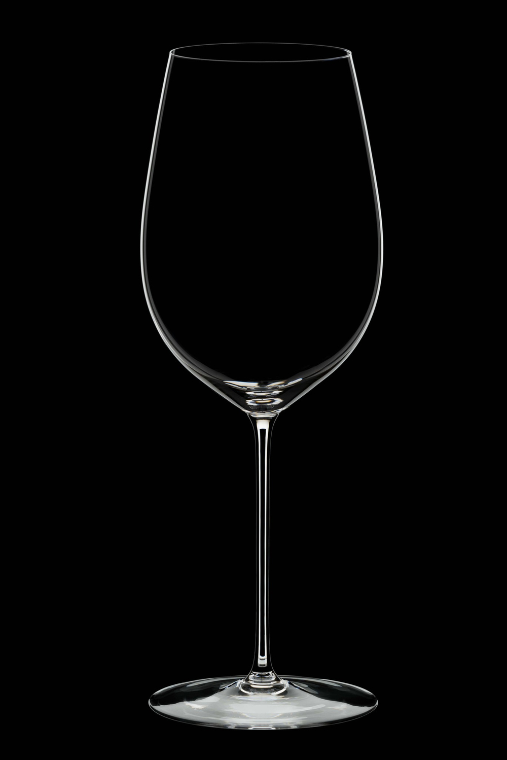 Бокал для красного вина 860мл Riedel Superleggero Bordeaux Grand Cru Австрия черный фон пустой