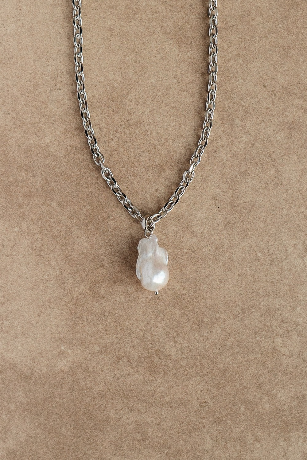 Цепь с жемчужиной