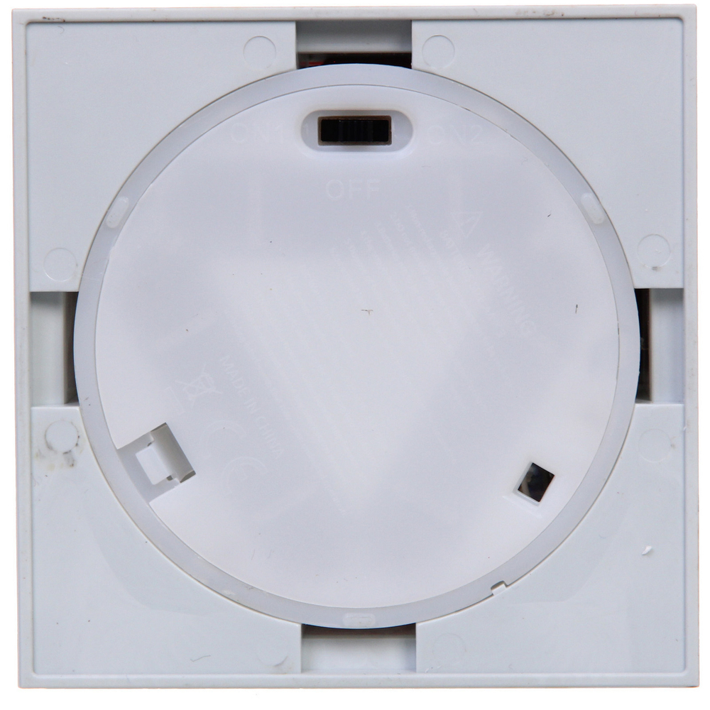 Сувенир с подсветкой «Дед Мороз в снегопад» 10*10*28 см (питание от USB и батареек)