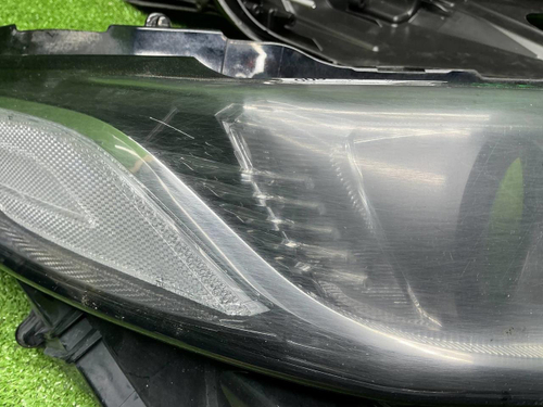 Стекло и корпус фары Toyota Camry xv70 (2017-2024)