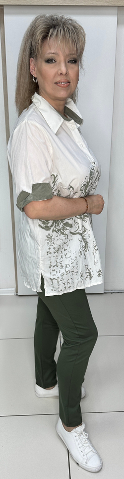 Летняя рубашка-жатка с оливковым принтом