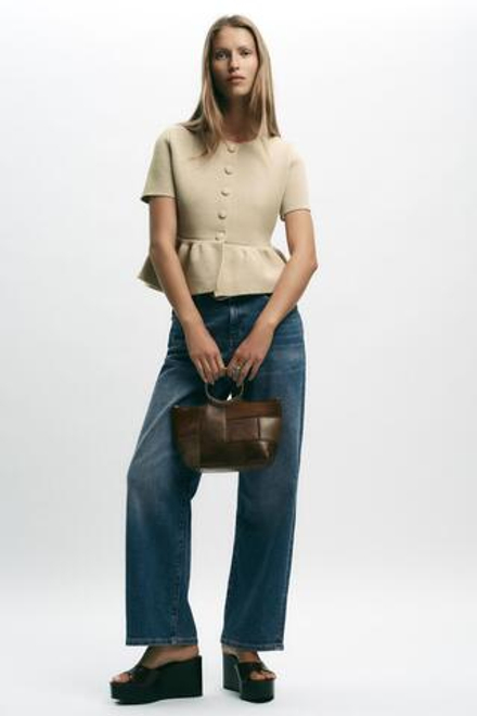 ZARA ТРИКОТАЖНЫЙ КАРДИГАН С КОРОТКИМИ РУКАВАМИ И БАСКОЙ, ПЕСОЧНЫЙ