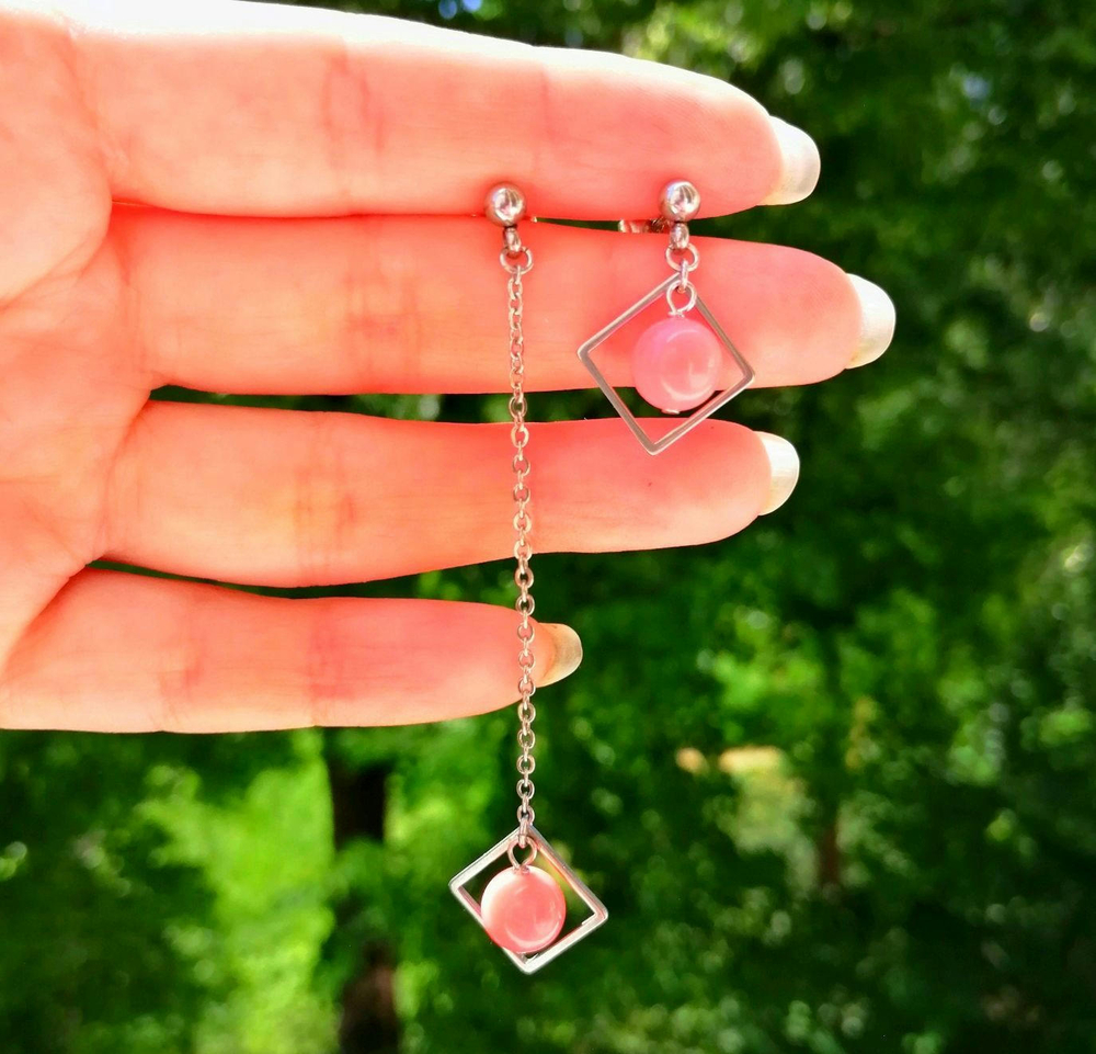 Серьги с кораллом на цепочке, асимметричные серёжки гвоздики