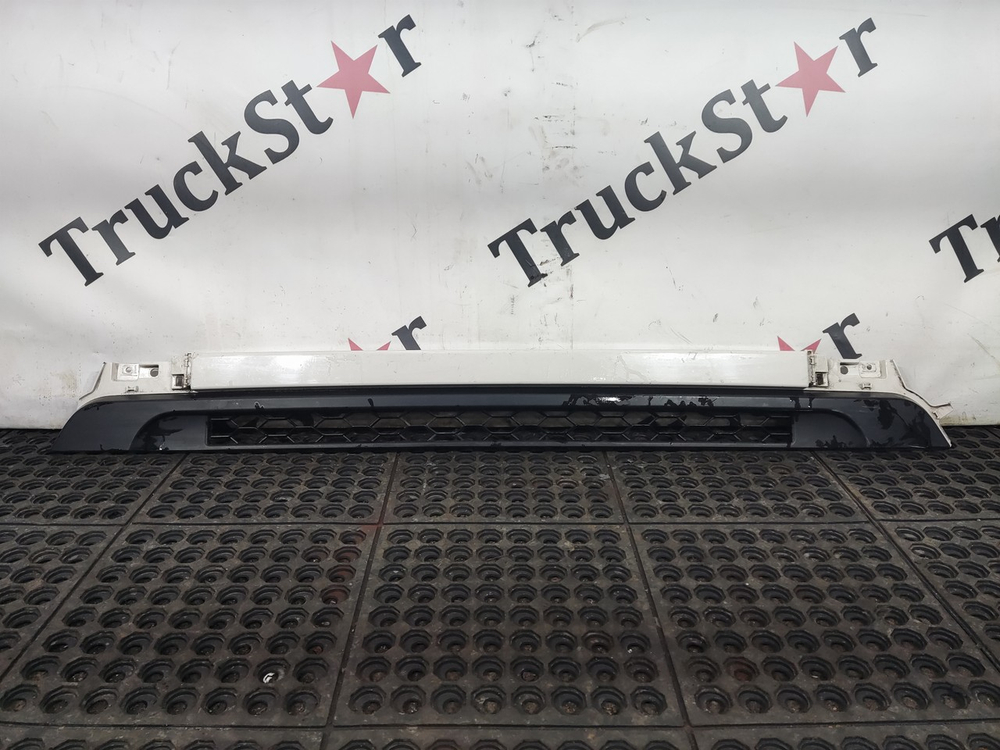 Решетка бампера 2023г