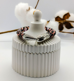 Браслет из бисера змейка by A.S. розовая,подарок маме/сестре/подруге ручная работа