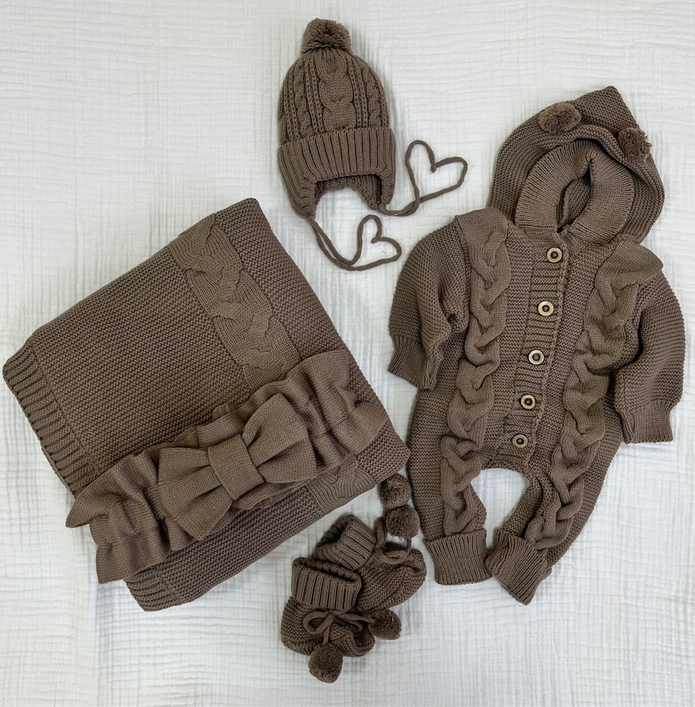 Вязаный комплект на выписку 4 предмета "АйШах" (одеяло, комбинезон, шапочка, пинетки) (Цвет: Синий)