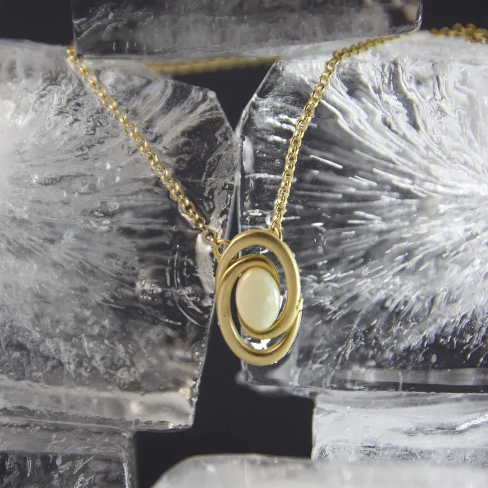 Колье Orion с молочным янтарём, позолота