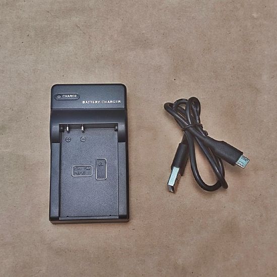 Зарядное USB устройство Garmin Montana 6xx, Alpha 100 / 200 / 300 для аккумуляторов 010-11654-03