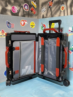 Дорожный чемодан Gucci