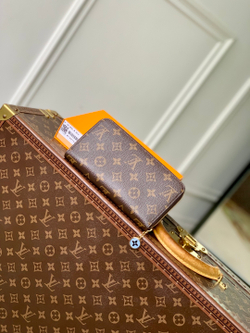 Louis Vuitton Zippy Wallet