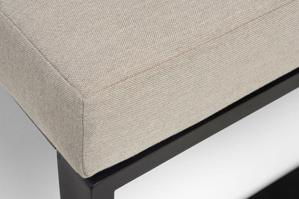 "Тулон" угловой модуль, каркас алюминий, HPL "дуб", черный муар, ткань бежевая 15052