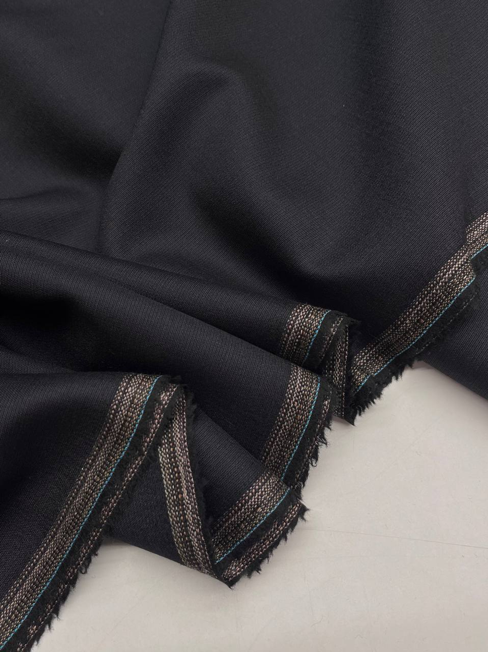 Шерсть костюмно-плательная черно-синяя