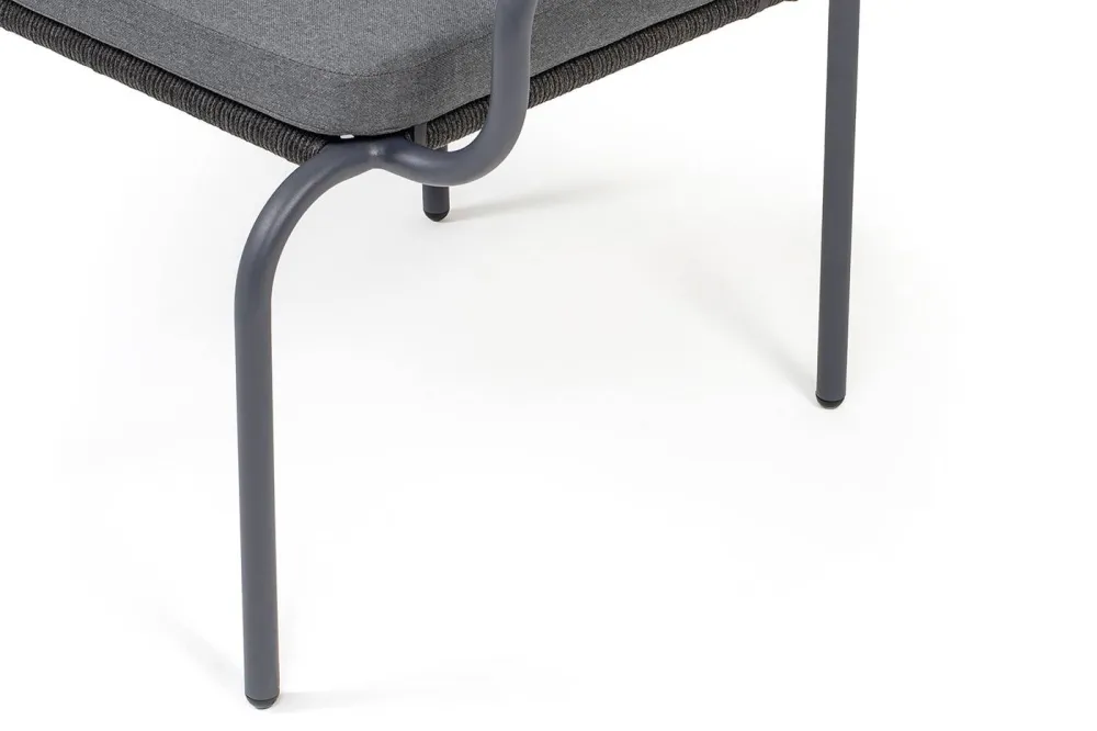 "Нуар" стул плетеный из роупа, каркас алюминий темно-серый (RAL7024) муар, роуп темно-серый круглый, ткань темно-серая 027