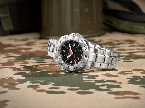 Наручные часы Traser Survivor 105474 (сталь)