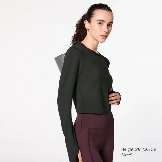 UNIQLO УКОРОЧЕННАЯ ФУТБОЛКА ULTRA STRETCH AIRISM, ЧЕРНЫЙ