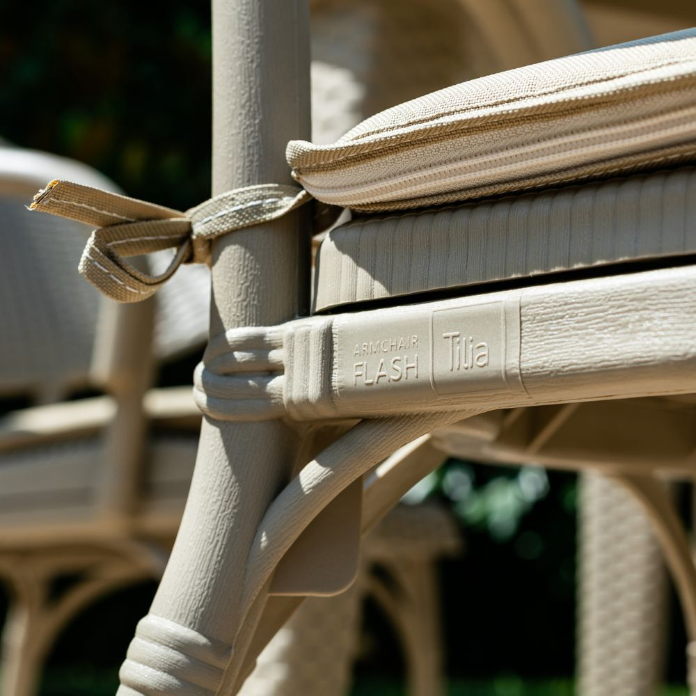 Кресло пластиковое FLASH-R Armchair
