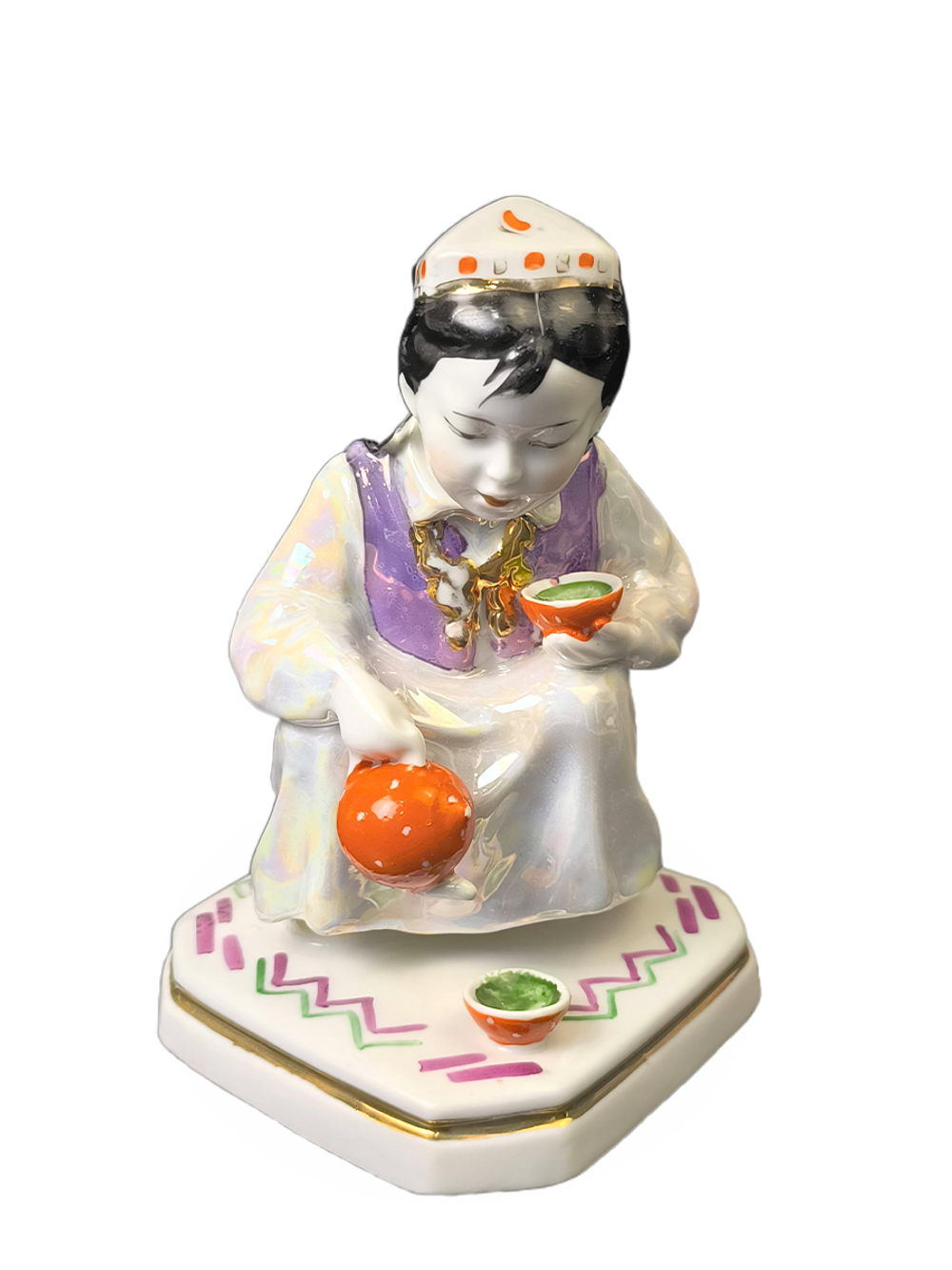 Фарфоровая статуэтка "Маленькая хозяйка" ДФЗ