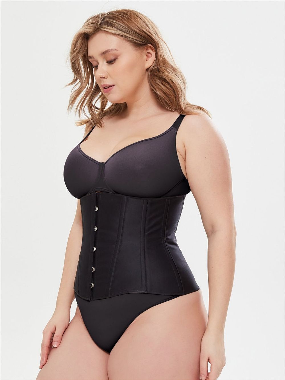 Черный глянцевый корсет для больших размеров