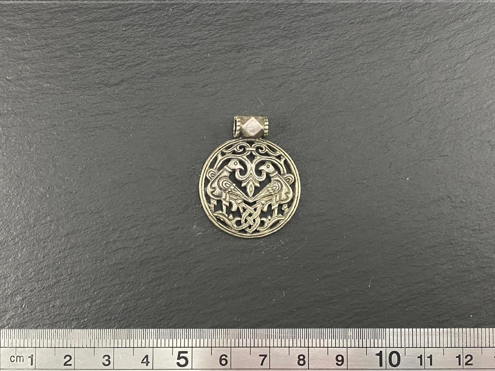 Подвеска. Две птицы