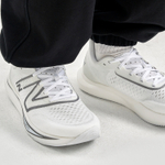 Кроссовки New Balance Fuelcell Rebel V3