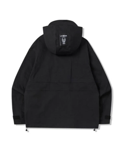 Куртка с капюшоном и карманами