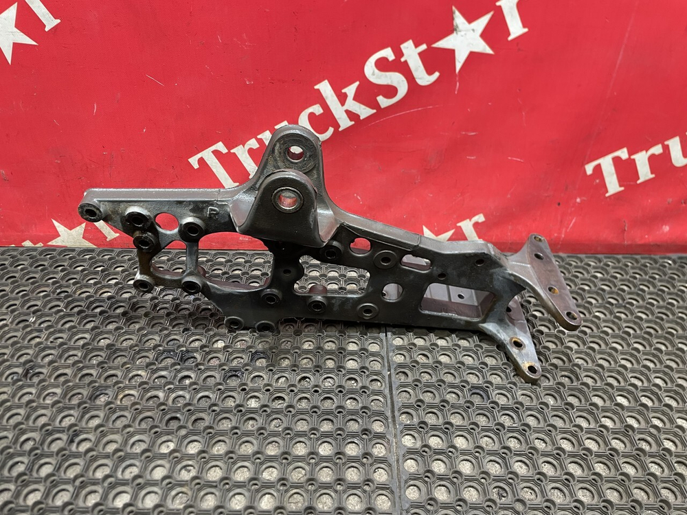 Кронштейн рессоры передней правый