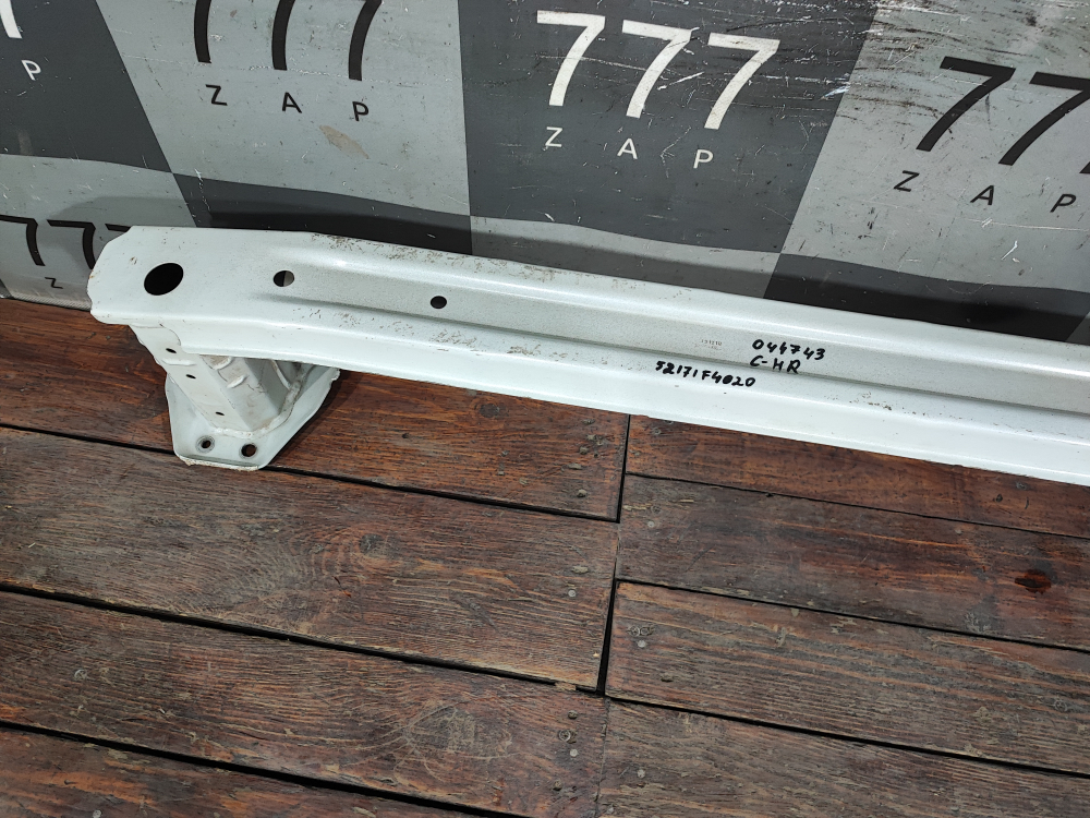 Усилитель заднего бампера Toyota C-HR 16-23 Б/У Оригинал 52023F4010