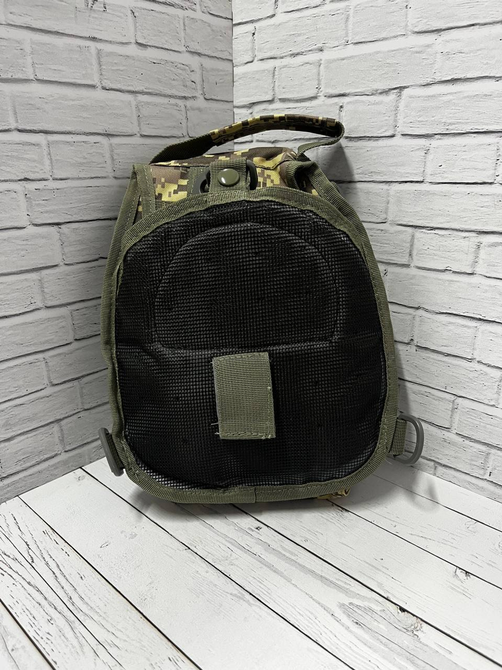 Тактическая плечевая сумка / серая цифра