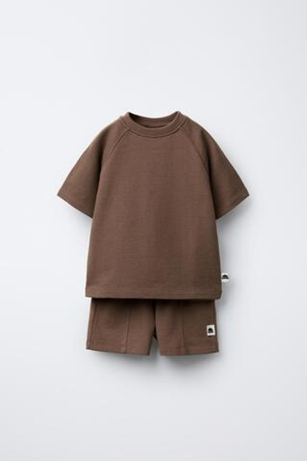 ZARA КОМПЛЕКТ ИЗ ФУТБОЛКИ И ШОРТ, СВЕТЛО-КОРИЧНЕВЫЙ