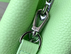Louis Vuitton Capucines BB