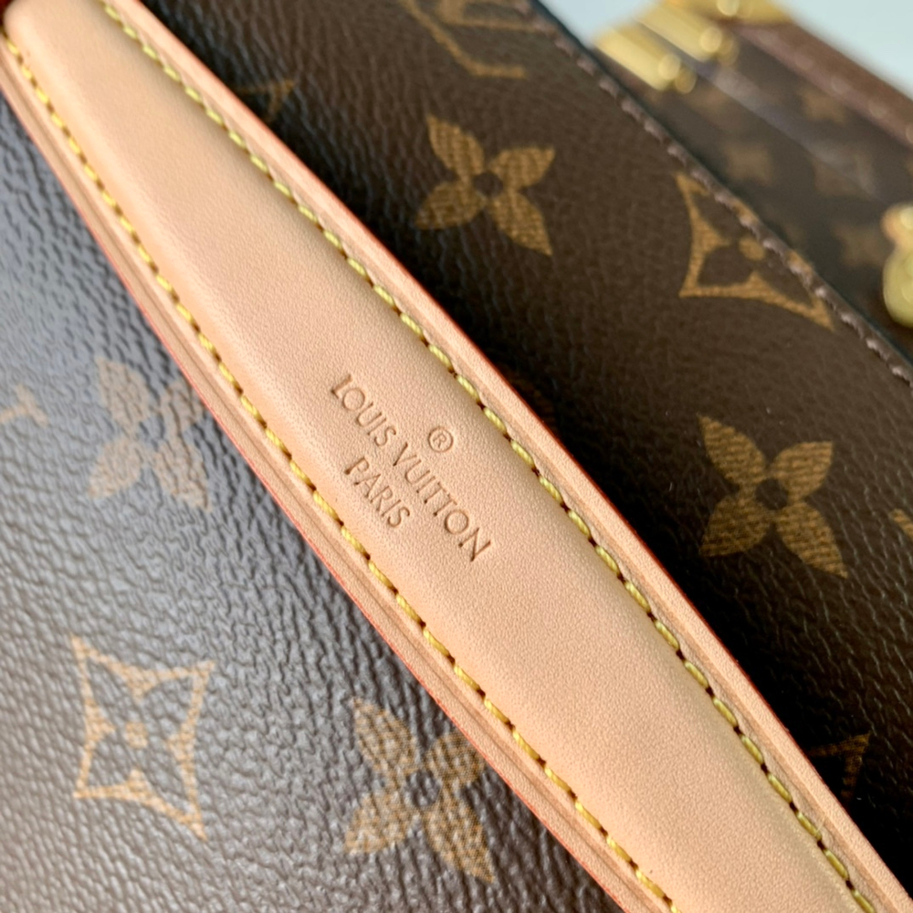 Louis Vuitton Pochette Metis East West
