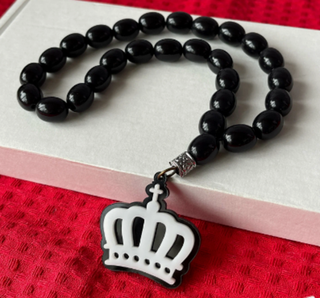 Игрушка-Подвеска на зеркало заднего вида - ЧЕТКИ ЭМАЛЬ Черная - Корона