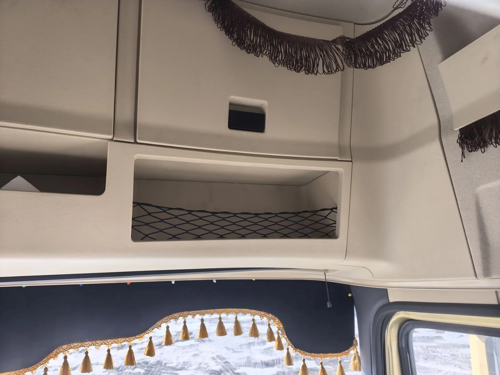 Shacman (Shaanxi) SX* 6x4 Седельный тягач SX42584V324 (Дизельный, 11,6 л, 423 л.с., МТ)