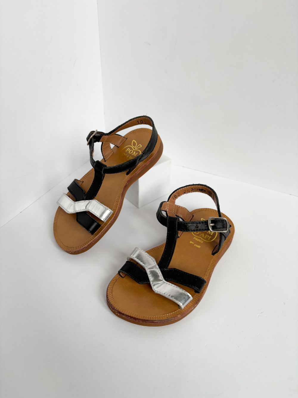 Кожаные босоножки Pom D'Api, 24