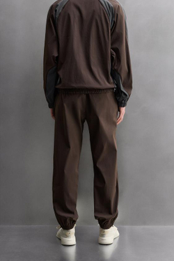 ZARA ФУТБОЛЬНЫЕ БРЮКИ ИЗ ВЫСОКОТЕХНОЛОГИЧНОЙ ТКАНИ В СТИЛЕ КОЛОР-БЛОК, БУРГУНДИ